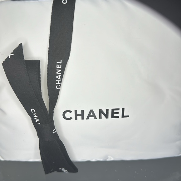 CHANEL Beauty Pouch, White with Black Handles - Picture 2 of 10